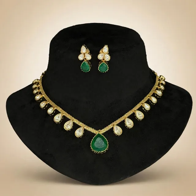 Emerald Kundan Necklace Set